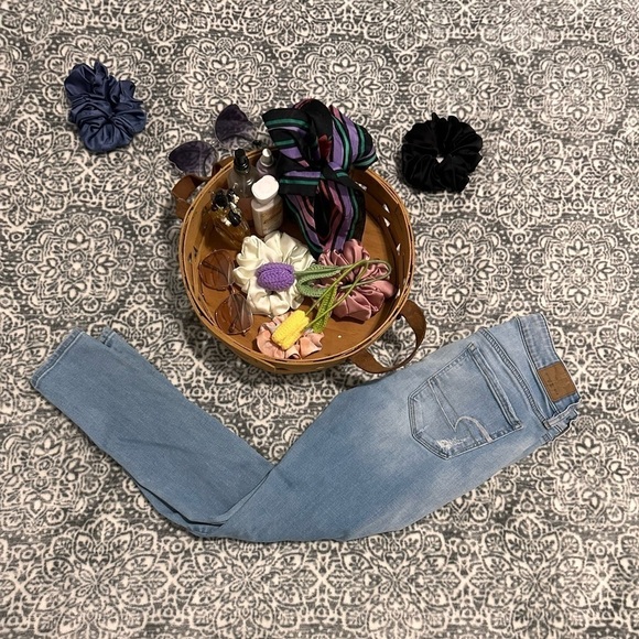 American Eagle  Distressed Jeans US 4 Short - Picture 6 of 9